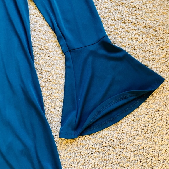 Karen Kane Bell Sleeved Knee Length Dress - Picture 2 of 5